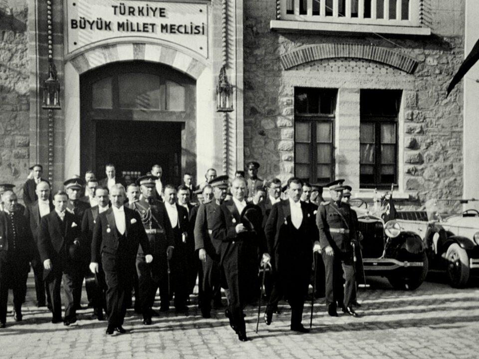 Cumhuriyet Bayramı 29 Ekim 102 Yıl Türkiye Cumhuriyeti Mustafa Kemal Atatürk Hukuk Devleti eşit yurttaşlık özgür çağdaş avukat hukuk bürosu