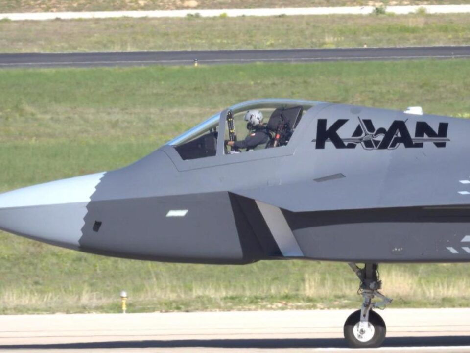 KAAN Uçağı Motor Krizi Hukuki Analiz Hukuk Bürosu Avukat SSB CAATSA yaptırım F110 ITAR AECA ABD savunma sanayii sektörü uyum kongre onay risk